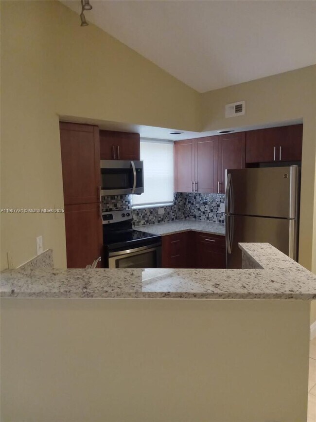 Building Photo - 595 Vista Isles Dr