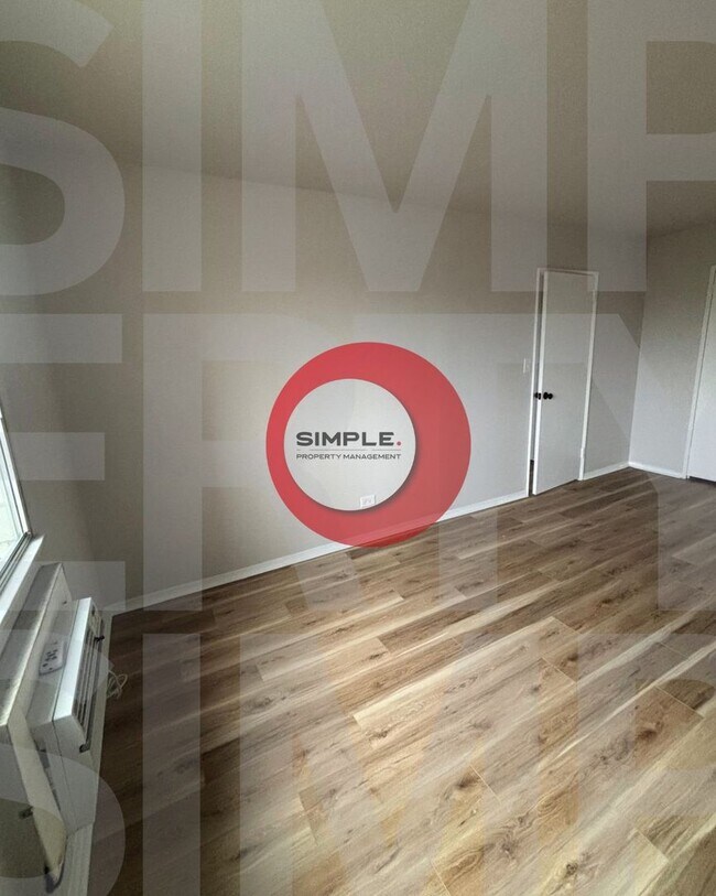 Building Photo - Great Location