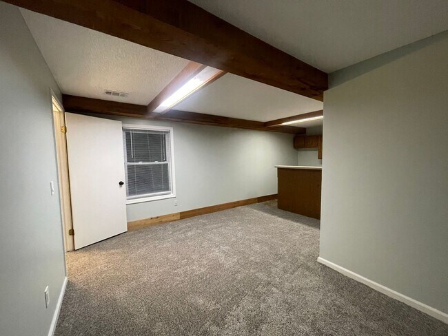 Building Photo - 6770-6772 Pleasantview St NE