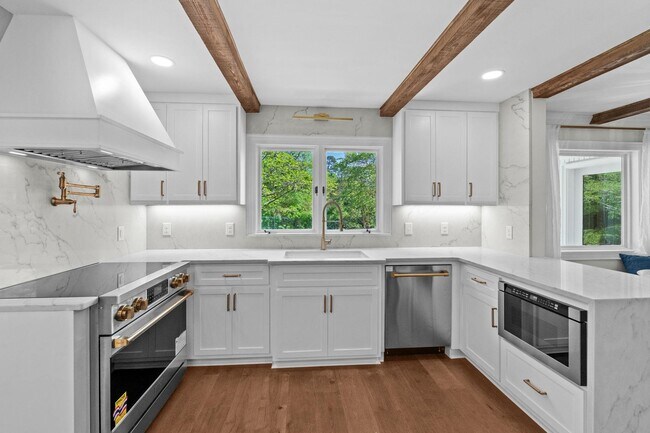 Building Photo - 5704 Woodside Ave