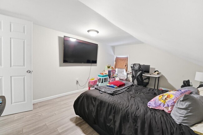 Building Photo - 289 Whiton St