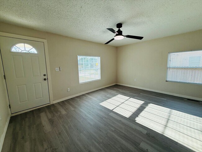 Building Photo - remodeled home in St. Pete