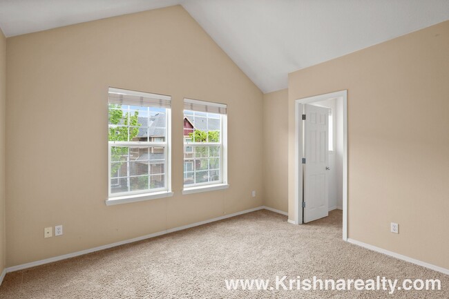 Building Photo - Lovely 3 BD* 2.5 Arbor Station Townhome Av...