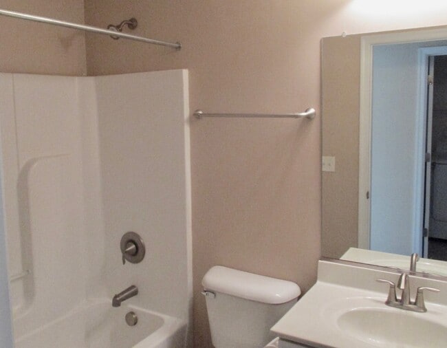 Building Photo - Three bedroom, 2 1/2 bath, 1776 sq. ft.tow...