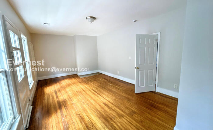 Building Photo - 1406 17th Ave S