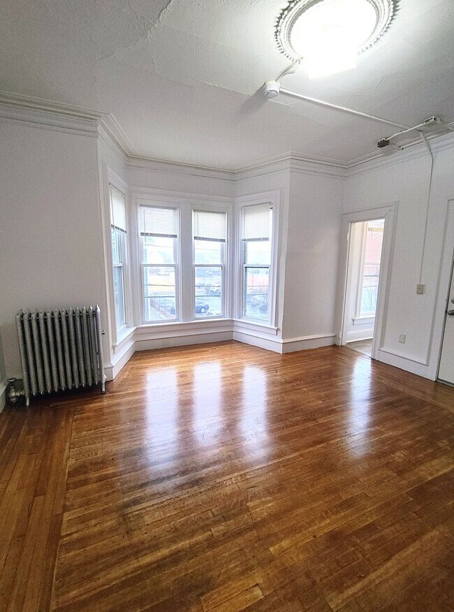 Building Photo - 50 Common St