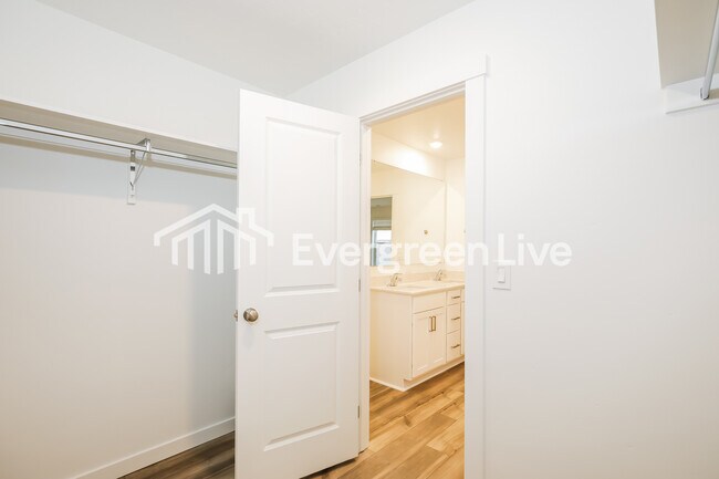 Building Photo - 2451 W Pollinator Dr