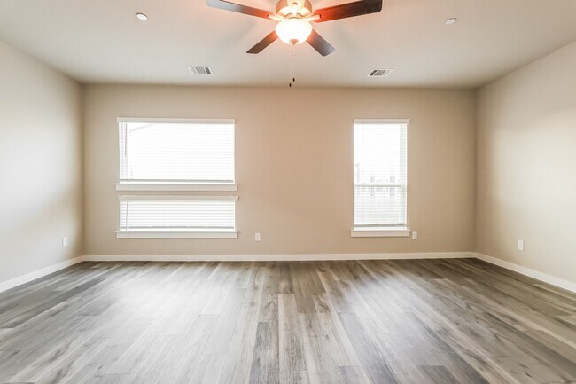 Building Photo - 337 N Centro Cir