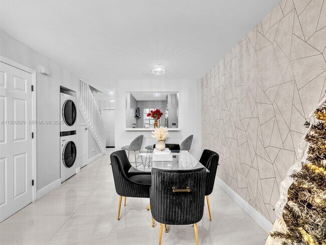 Building Photo - 6747 Sienna Club Dr