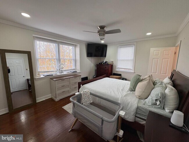 Building Photo - 1334 Yerkes St