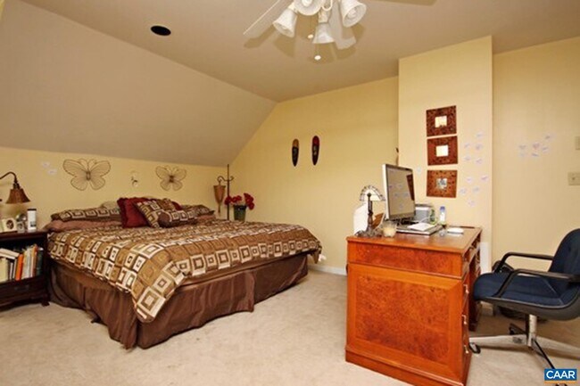 Building Photo - 755 King St