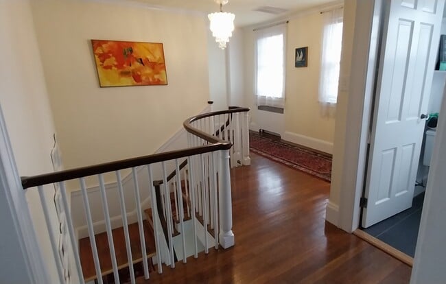 Building Photo - 10 Pine Point Rd