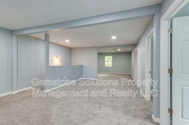 Building Photo - 2930 Primrose Cir