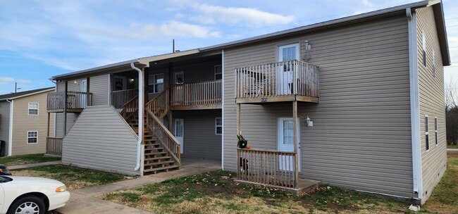 Building Photo - Nice 2BR/1BA Apartment Near MSSU in Joplin. (UPSTAIRS UNIT)