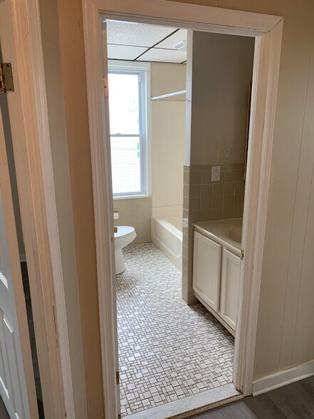 Building Photo - 102 Newark St