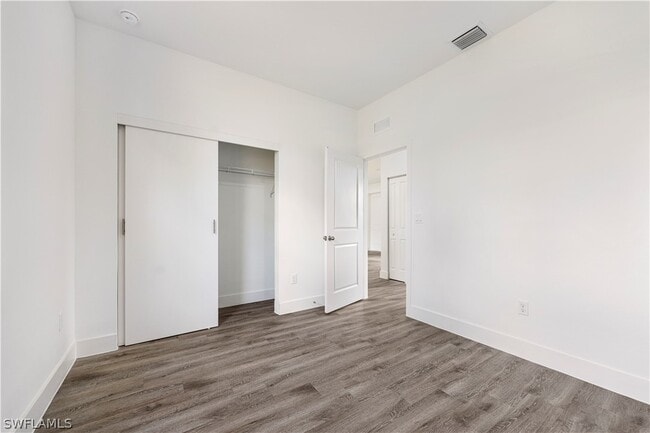 Building Photo - 1217 Cellini St E