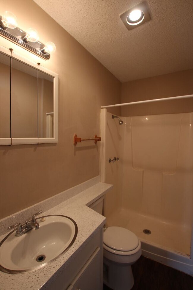 Building Photo - Delmar Dr.  2518/2520