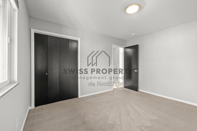 Building Photo - 1155 Edgehill Rd
