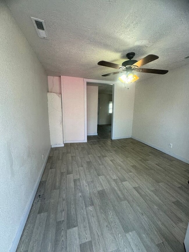 Building Photo - Remodeled 3 bedroom 1 bath home available ...
