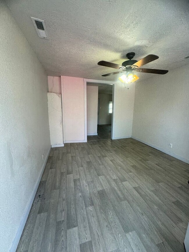 Building Photo - Remodeled 3 bedroom 1 bath home available soon!