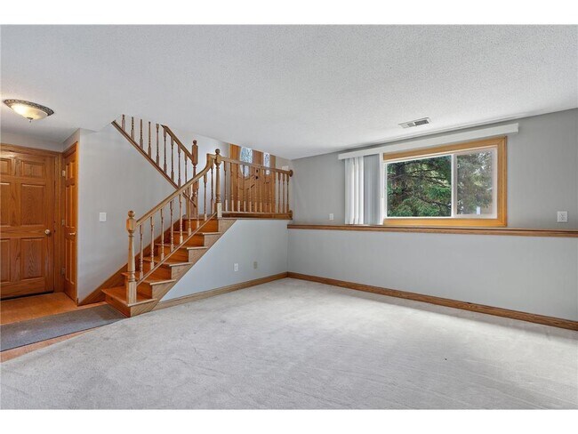 Building Photo - 1735 Walnut Ln