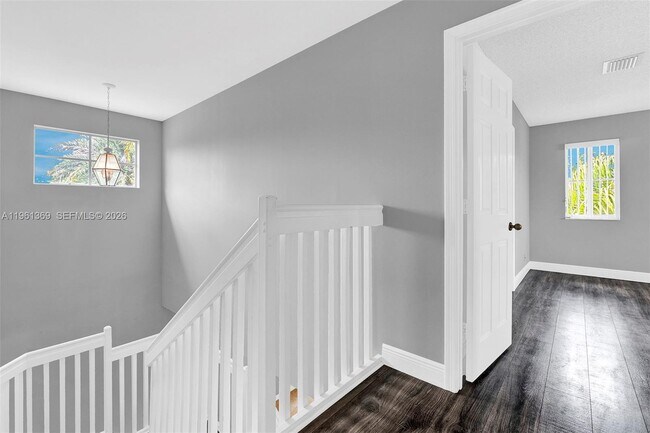 Building Photo - 1518 Maple Dr