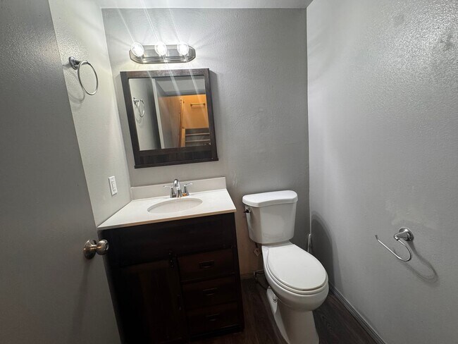 Building Photo - Modern 3-Bedroom Townhome with Garage & Pr...