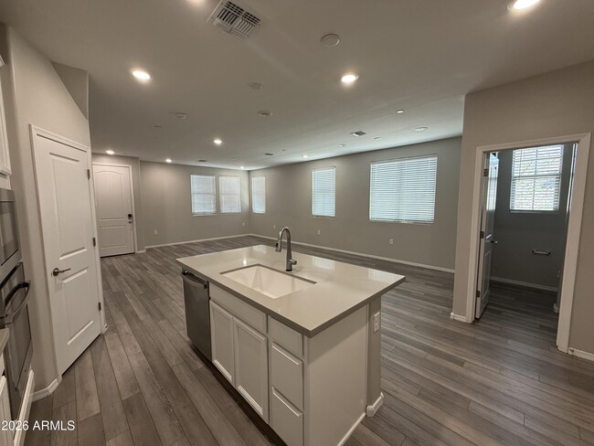 Building Photo - 2669 S Peppertree Dr