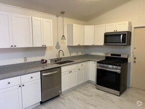 Building Photo - Napili 5 bedroom 3 bath House w/ Lock-offs