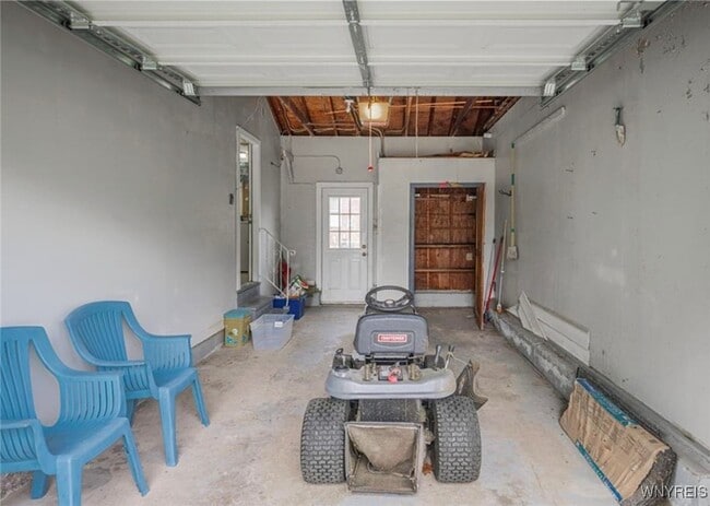 Building Photo - 1088 98th St