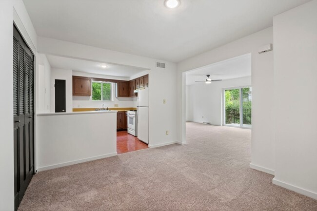 Building Photo - Ready for mid-May, don't miss this SPACIOUS 2-bedroom in the heart of Crafton!