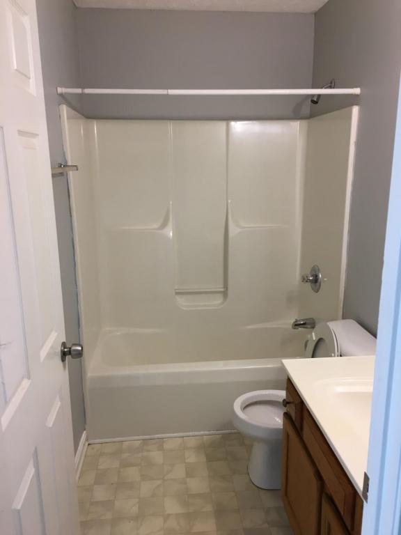 Building Photo - 619 Iowa Ave