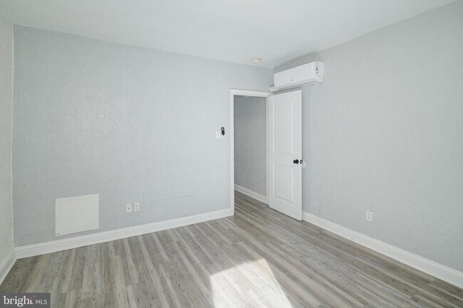 Building Photo - 3858 Haverford Ave
