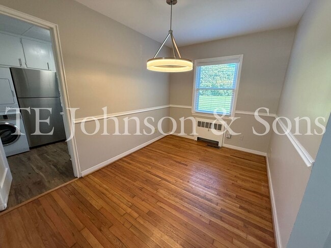 Building Photo - A Great Condo close to Atrium Health and Park