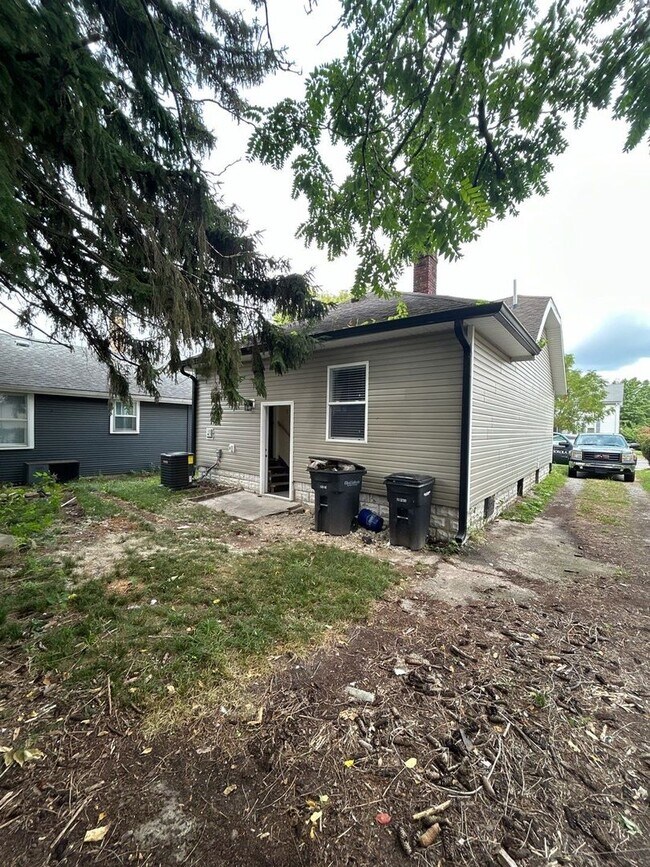 Building Photo - Charming 2-bedroom 1 bath home