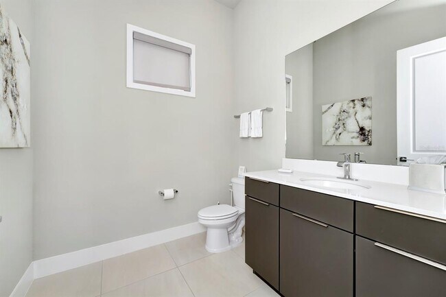 Building Photo - 7740 Sandy Ridge Dr