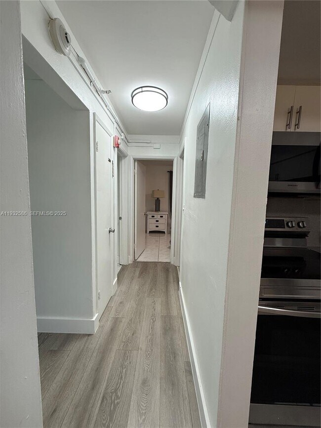 Building Photo - 2706 Montego Dr