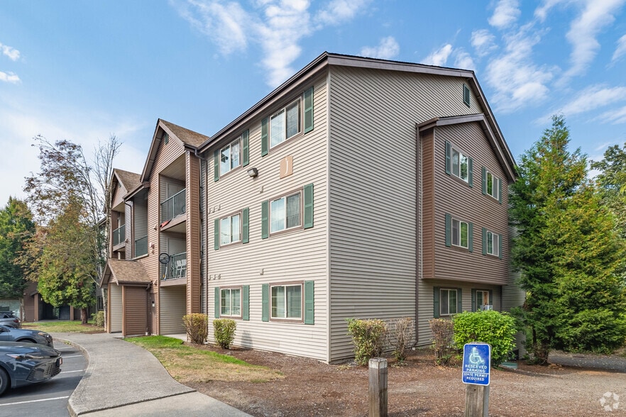 Primary Photo - Creston Point