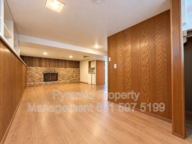 Building Photo - 1534 Garfield Ave S