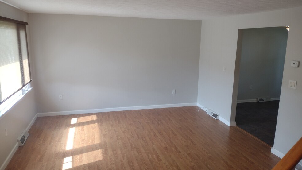 Living - 82 Union St