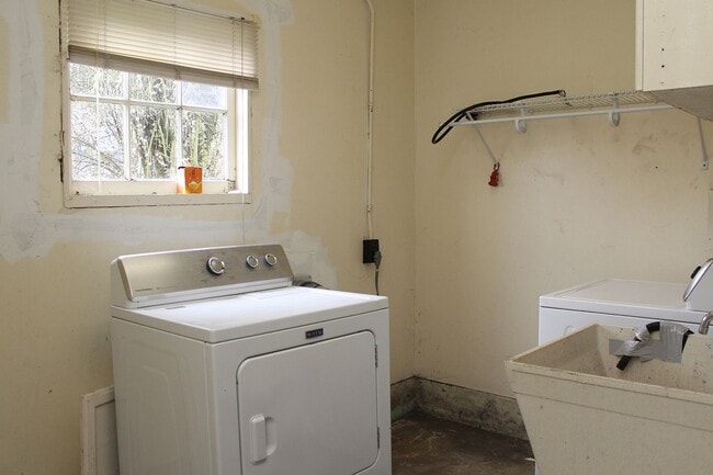 Building Photo - 8723 SE Taylor St