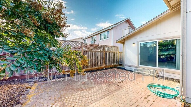 Building Photo - 1417 Gregory Ct