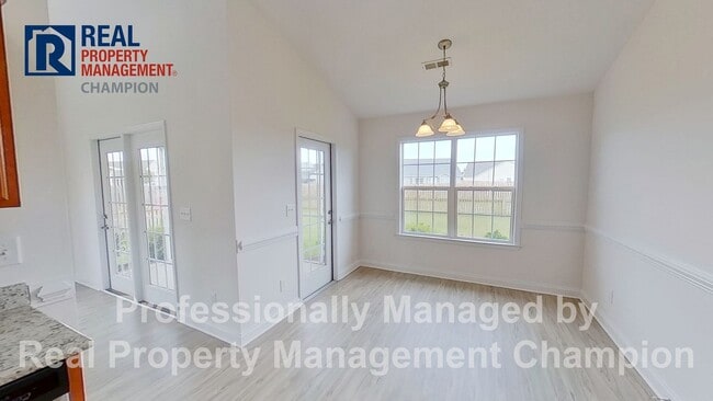 Building Photo - Welcoming Home in Courtney Pines w/Fenced Yard