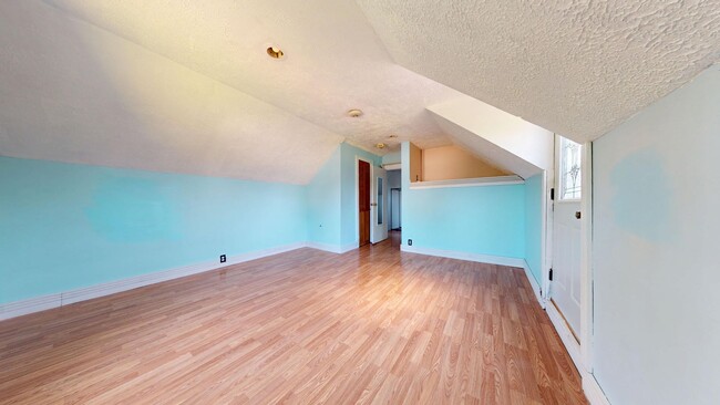 Building Photo - Large home in Galion Schools