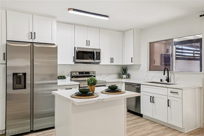 Building Photo - 2414 Paradise Village Way