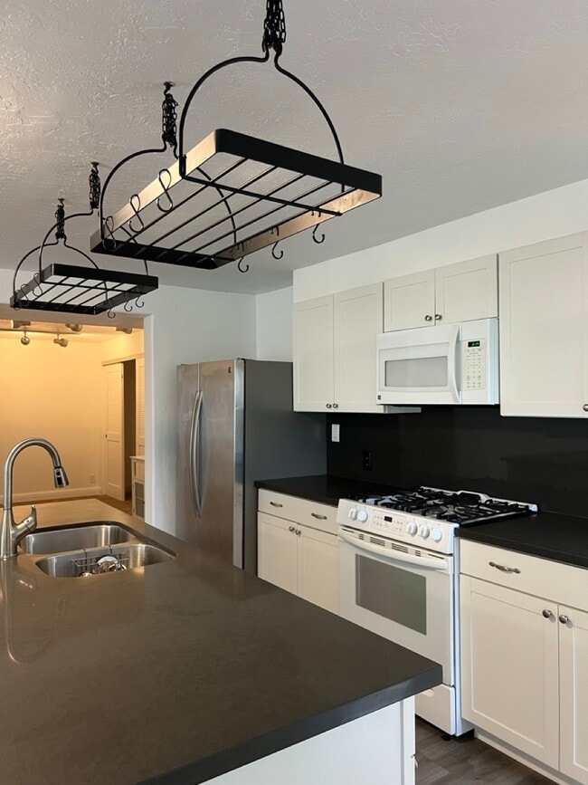 Building Photo - 3 Rolph Park Ct