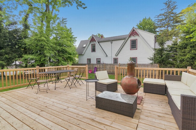 Building Photo - 48 Stelfox St