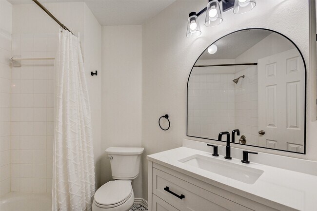 Building Photo - 203 Hazelcrest Dr