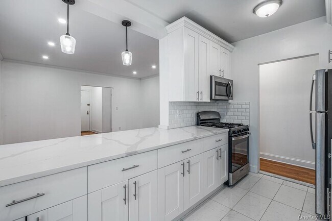 Building Photo - 83-64 Talbot St