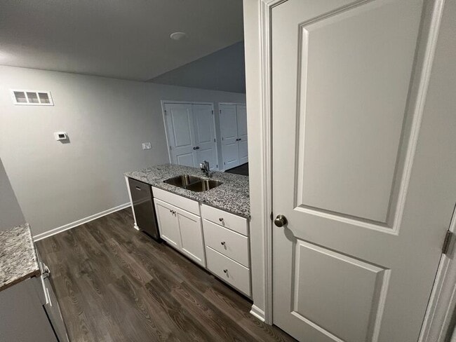 Building Photo - 4034 Highland Ave